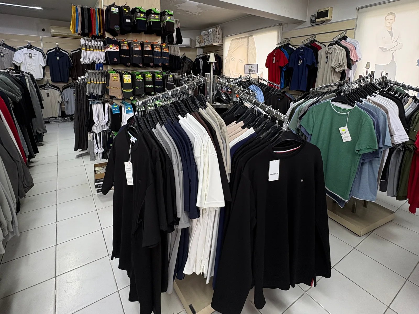 Broo'M Giyim mağaza içi — outlet satış alanı